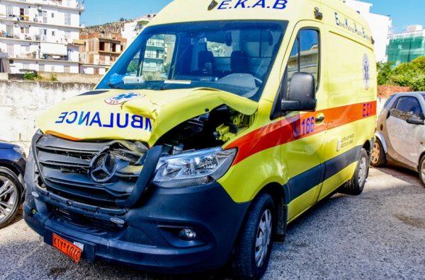 Άργος: Ασθενοφόρο που μετέφερε ασθενή παρέσυρε και σκότωσε ηλικιωμένη