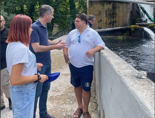 Κώστας Μπακογιάννης: Ξενάγησε τον Αμερικανό πρέσβη στο Καρπενήσι