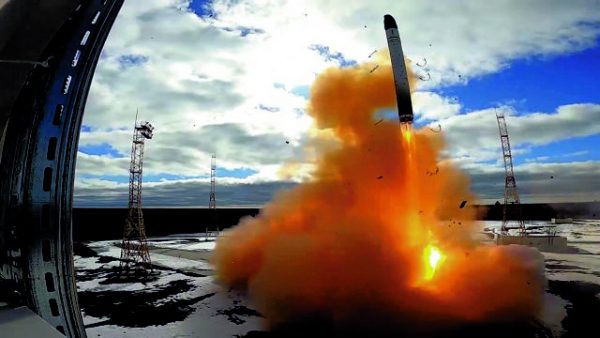 Πέντε κινεζικοί βαλλιστικοί πύραυλοι στην AOZ της Ιαπωνίας, σύμφωνα με το Τόκιο