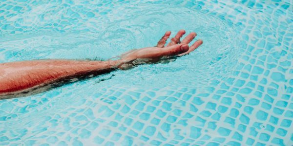 Νάξος: Αυτή είναι η πιθανότερη αιτία θανάτου της 36χρονης σε πισίνα