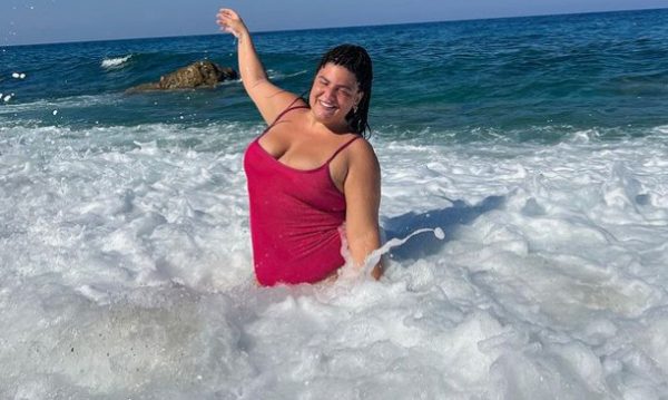 Δανάη Μπάρκα: «Ευχόμαστε χρόνια πολλά ενώ…»