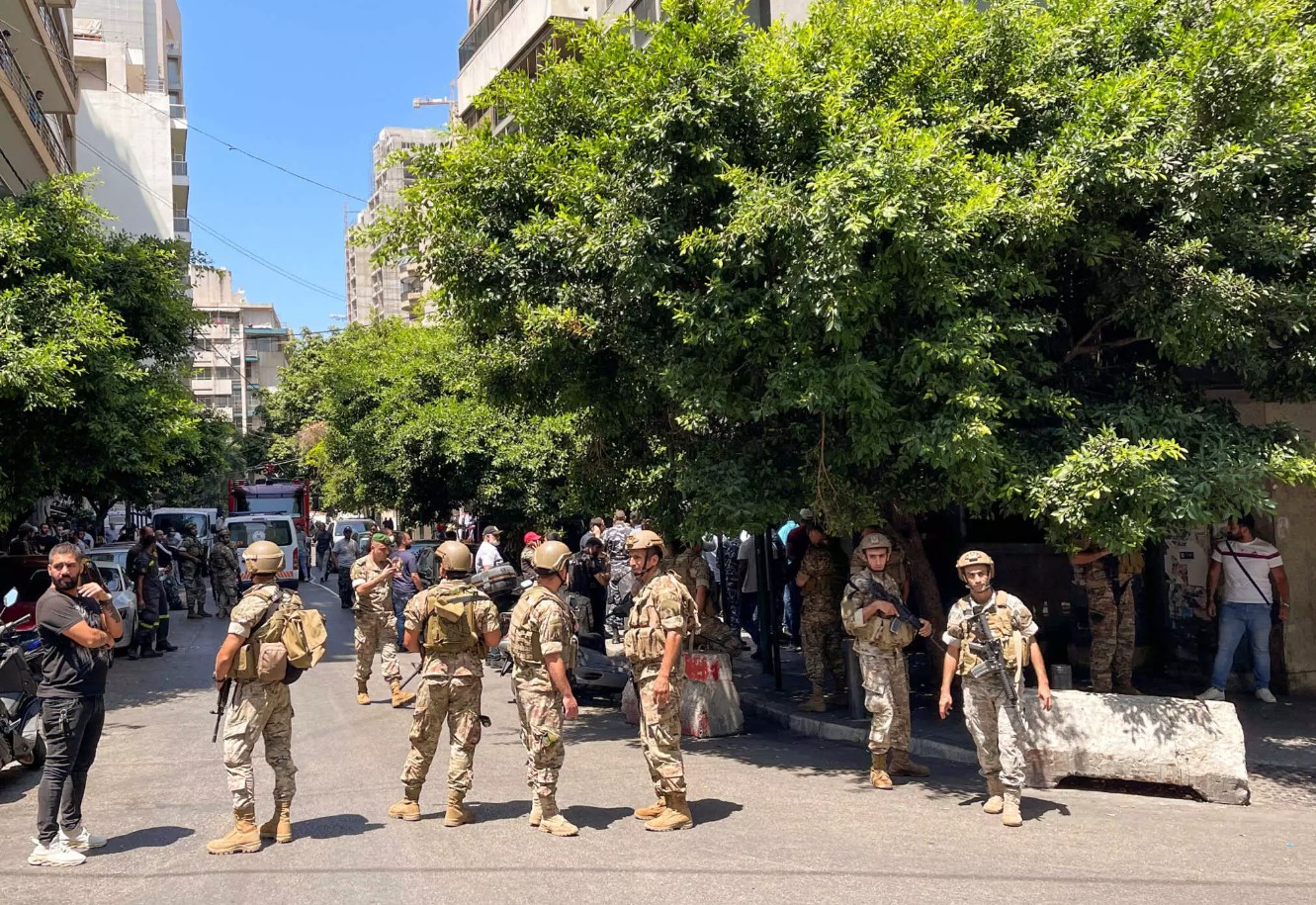 Βηρυτός: Αίσιο τέλος στην ομηρία των τραπεζικών υπαλλήλων - Παραδόθηκε ο δράστης