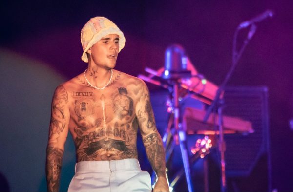 Τζάστιν Μπίμπερ: Επέστρεψε στη σκηνή μετά την παράλυση του προσώπου του