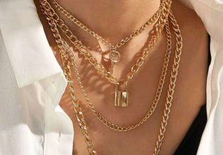 Χαλάνδρι: Μπήκαν στο σπίτι της Ανθής Σαλαγκούδη και άρπαξαν κοσμήματα και τσάντες μεγάλης αξίας