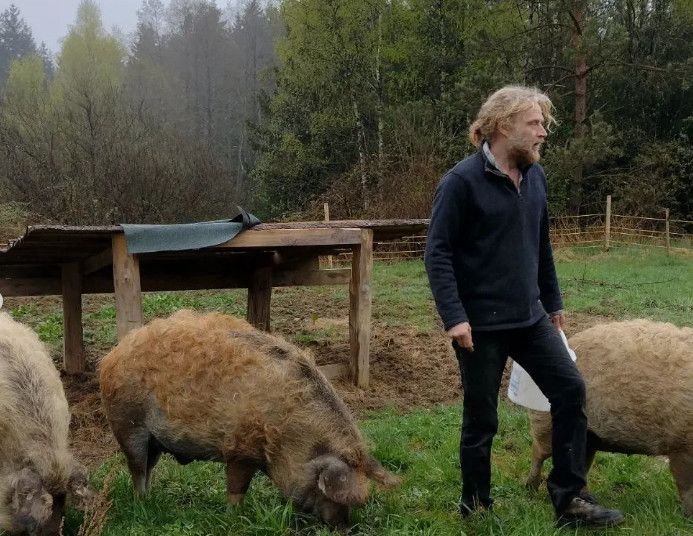 Κλιματική αλλαγή: Ο Βρετανός που περιμένει την Αποκάλυψη σε έναν γερμανικό στρατώνα