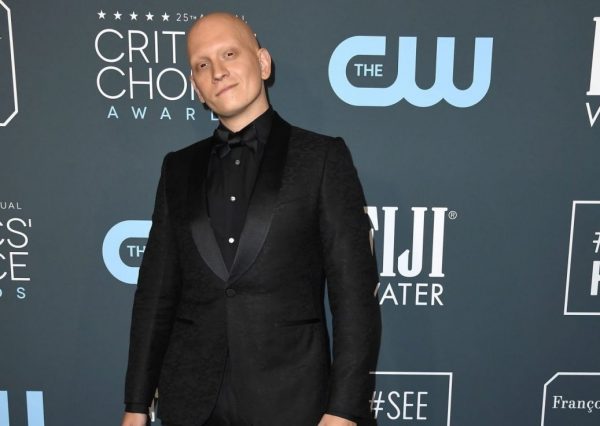 Άντονι Κάριγκαν: «Η αλωπεκία με έκανε καλύτερο ηθοποιό»