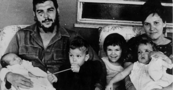 Θλίψη στην Κούβα: Πέθανε ο γιος του Τσε Γκεβάρα, Καμίλο