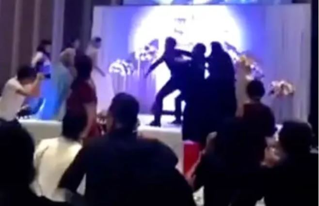 Κίνα: Γαμπρός έδειξε βίντεο της άπιστης νύφης με τον άντρα της αδελφής της στη γαμήλια δεξίωση
