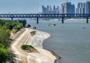 Κίνα: Οι Αρχές προειδοποιούν για ξηρασία – Προσπαθούν να σώσουν τις καλλιέργιες από τον καύσωνα