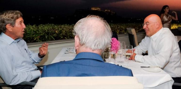Δείπνο Δένδια με τον Τζον Κέρι
