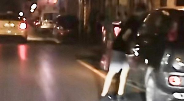 Βίντεο: Η στιγμή που διαρρήκτης πάει να κλέψει ΙΧ έξω από τη Βαρβάκειο