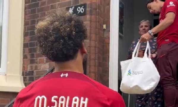 Λίβερπουλ: Φοβερή έκπληξη από Τσιμίκα και Σαλάχ σε ηλικιωμένους οπαδούς των Reds