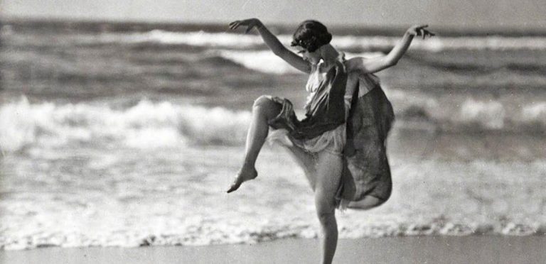 Ανακαινίζεται το σπίτι της Ντάνκαν στο Βύρωνα – Η ξυπόλητη χορεύτρια που στραγγαλίστηκε με το φουλάρι της