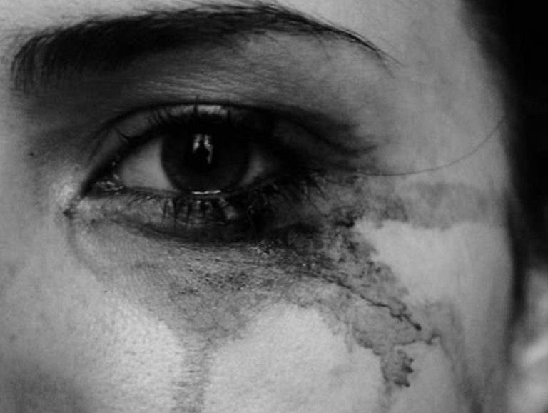 Είσαι γυναίκα σήμερα; Είσαι φοβισμένη, κακοποιημένη, βιασμένη, εν δυνάμει δολοφονημένη