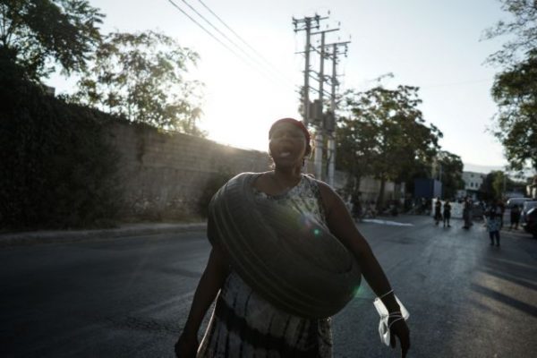Ελαιώνας: 5 προσαγωγές για τα επεισόδια στο καμπ των προσφύγων