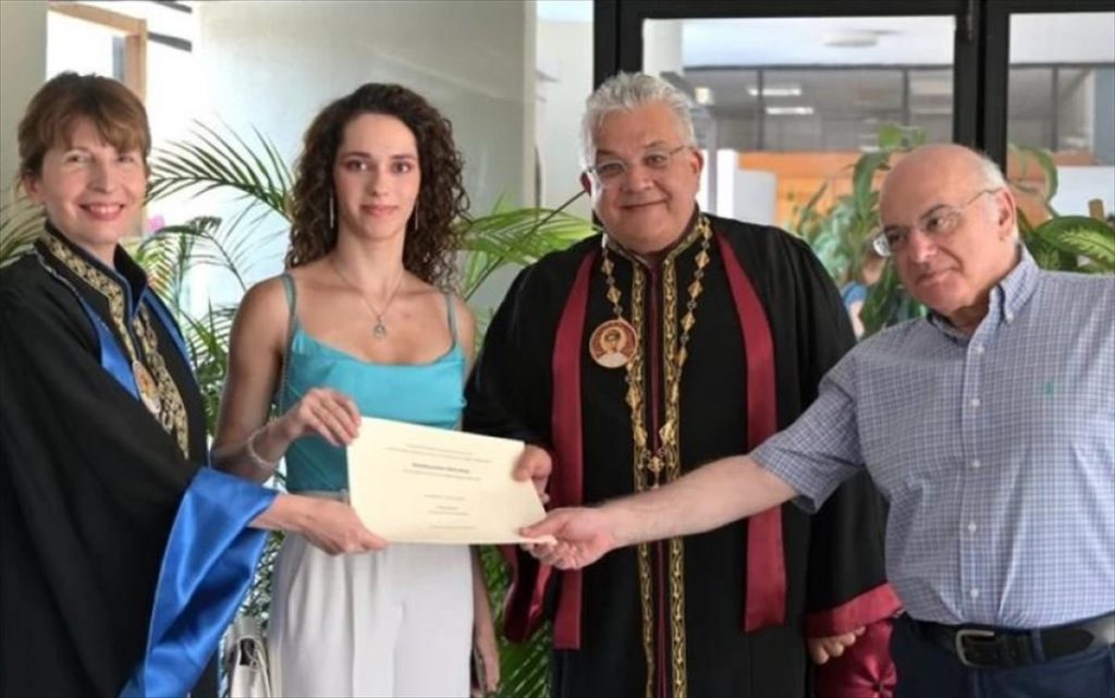 Για την Ελίνα, την Ελένη και την Κατερίνα