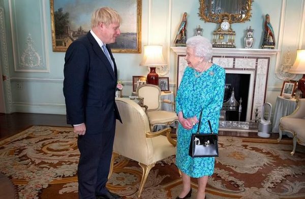 Βρετανία: Φόβοι για την υγεία της βασίλισσας Ελισάβετ – Πού θα υποδεχθεί τον νέο πρωθυπουργό