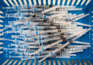 Πλεύρης: Το φθινόπωρο τα επικαιροποιημένα εμβόλια για την Όμικρον στην Ελλάδα