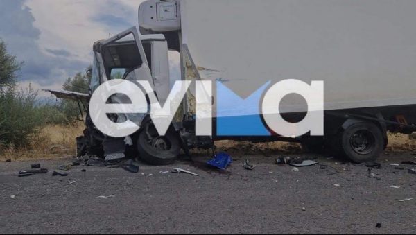 Σφοδρό τροχαίο στην Εύβοια – ΙΧ συγκρούστηκε με φορτηγό