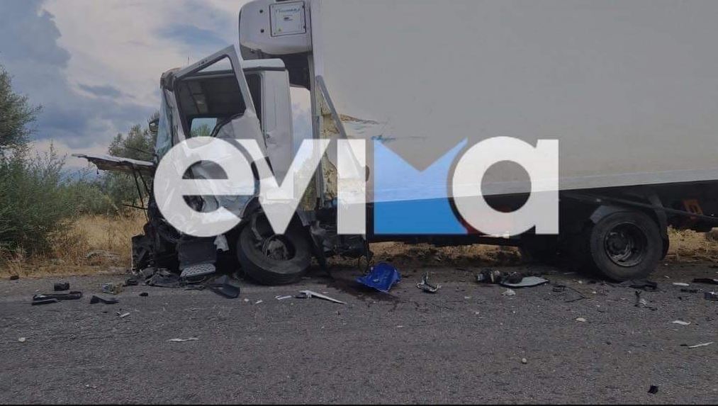 Σφοδρό τροχαίο στην Εύβοια - ΙΧ συγκρούστηκε με φορτηγό