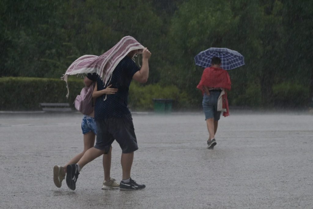 Κακοκαιρία: Οι μπόρες στην Αττική την Παρασκευή από τις κάμερες του Αστεροσκοπείου