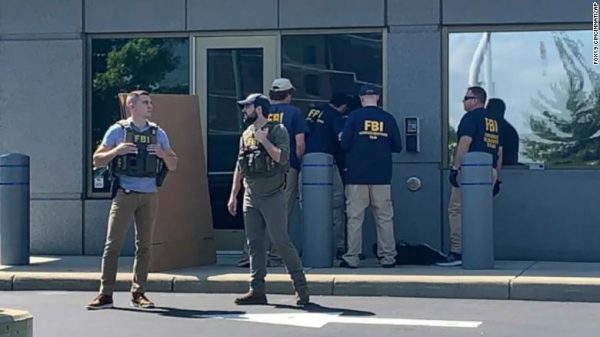 ΗΠΑ: Νεκρός ο ένοπλος που επιχείρησε να διαρρήξει τα γραφεία του FBI – Καταδίωξη θρίλερ