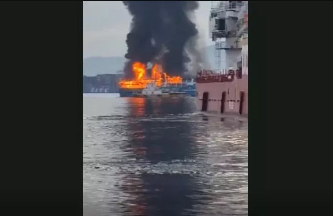 Φιλιππίνες: Στις φλόγες πλοίο με 82 επιβάτες - Μεγάλη επιχείρηση διάσωσης