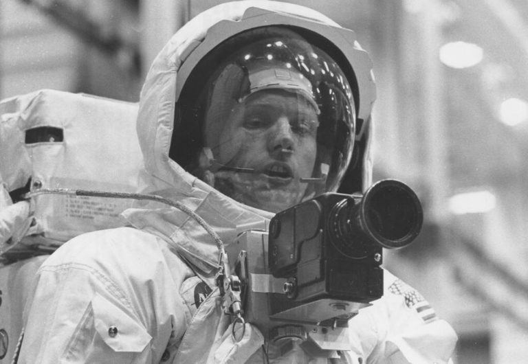 Ο θάνατος του Νιλ Άρμστρονγκ και ένας θυελλώδης, μυστικός διακανονισμός 6 εκατομμυρίων δολαρίων