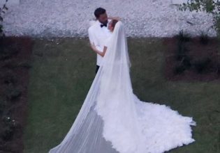 Εντυπωσιακός γάμος Τζένιφερ Λόπεζ και Μπεν Άφλεκ: Τον περίμενε στα σκαλιά