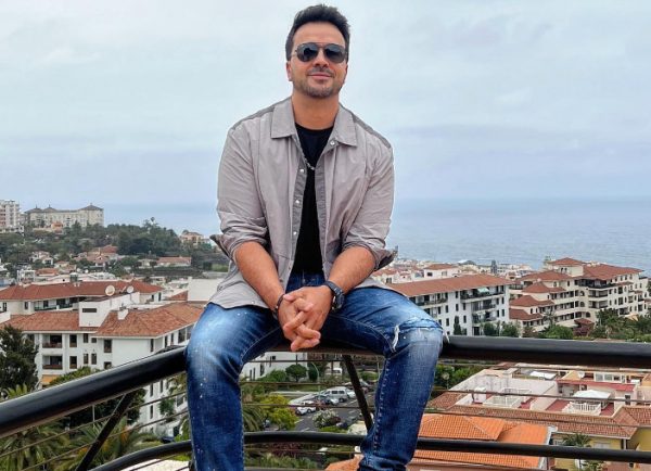 Luis Fonsi: Βόλτες στα Ματογιάννια με την πανέμορφη σύζυγό του