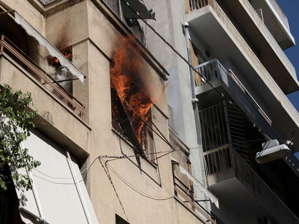 Φυλή: Φωτιά σε διαμέρισμα πολυκατοικίας