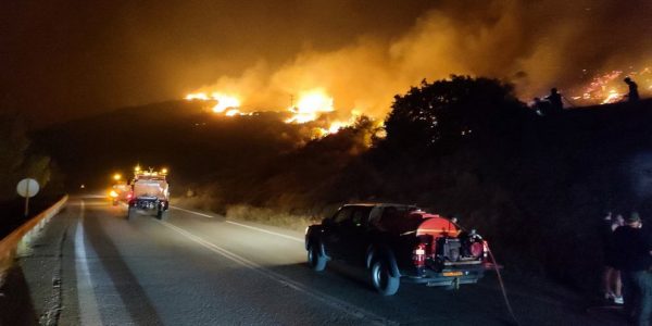 Φωτιά σε Κέρκυρα, Κορινθία και Κοζάνη – Ολονύχτια μάχη με τις φλόγες