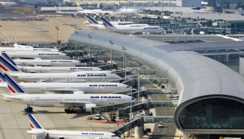 Γαλλία: Ανδρας που κρατούσε μαχαίρι σκοτώθηκε στο αεροδρόμιο Σαρλ ντε Γκολ από αστυνομικά πυρά