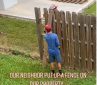 Ιδιοκτήτης σπιτιού εκδικείται τον γείτονα του που χτίζει φράχτη μέσα στον κήπο του