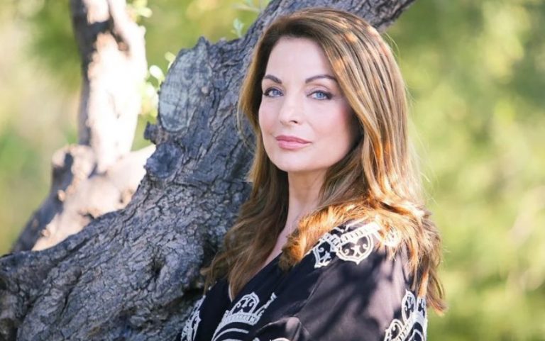 Άντζελα Γκερέκου: Σε mood διακοπών η ηθοποιός – Το αξεσουάρ της που έκλεψε τις εντυπώσεις