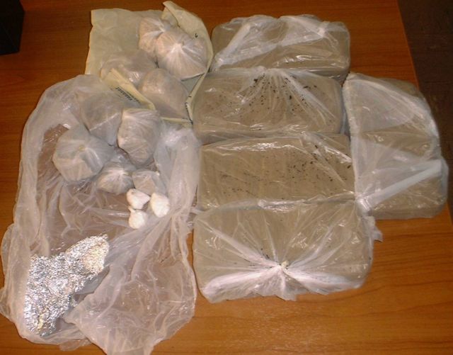 Πολωνία: Συνελήφθη ηλικιωμένη που έκρυβε πέντε κιλά ηρωίνης στη βαλίτσα της