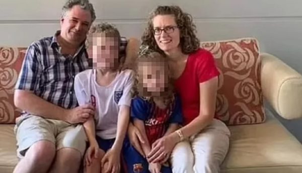 Βρετανία: Μητέρα πέθανε σε πτήση – Παρέμεινε για 8 ώρες δίπλα στα παιδιά της