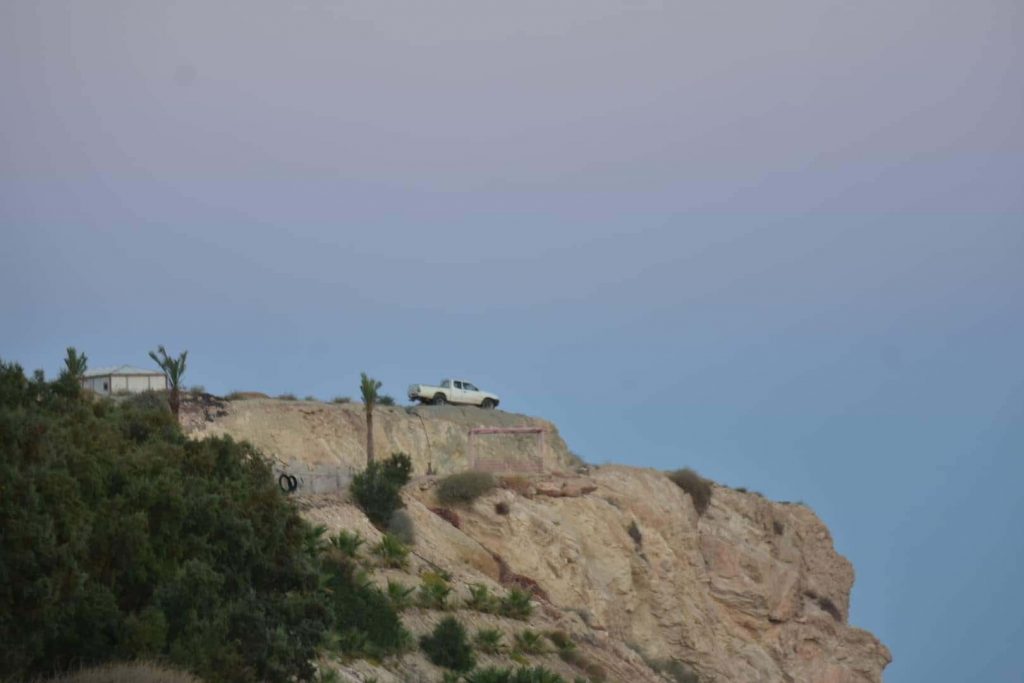 Συναγερμός στην Ιεράπετρα: Άνδρας απειλούσε να πέσει με το αυτοκίνητό του σε γκρεμό [εικόνες]