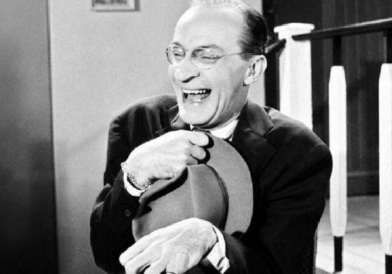 Ο Ντίνος Ηλιόπουλος σε τρυφερά στιγμιότυπα με τις κόρες του Εβίτα & Χίλντα