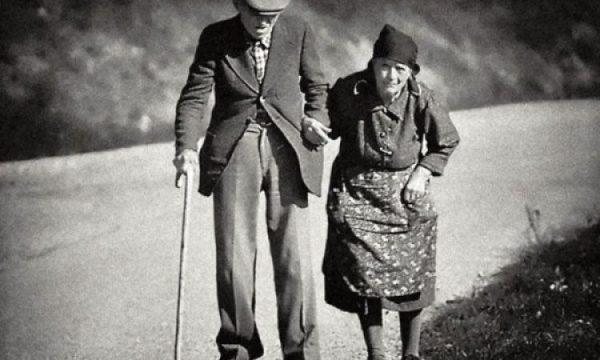 Πεθαίνοντας μόνοι στην Κυψέλη. Οχι, δεν αντέχεται αυτή η τραγωδία