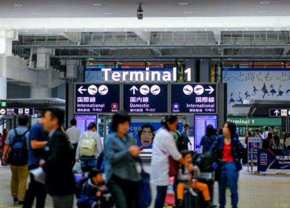 Ιαπωνία: Εξετάζεται η άρση των υποχρεωτικών τεστ κοροναϊού για τους ταξιδιώτες