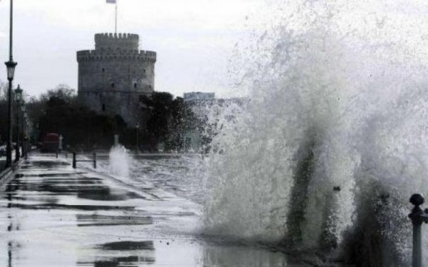 Θεσσαλονίκη: Μήνυμα του 112 για την κακοκαιρία – «Αποφύγετε άσκοπες μετακινήσεις»