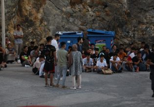 Κύθηρα: Δίπλα στους πρόσφυγες κάτοικοι του νησιού – Ποιος είπε ότι χάθηκε η αλληλεγγύη