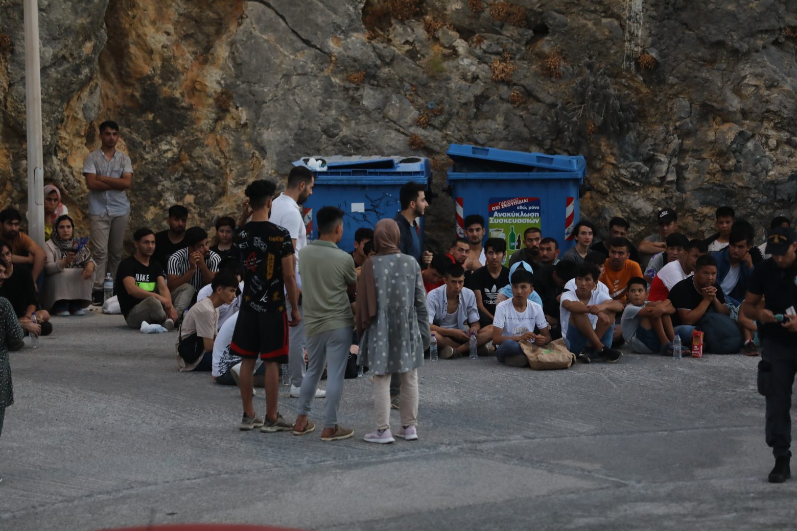 Κύθηρα: Δίπλα στους πρόσφυγες κάτοικοι του νησιού - Ποιος είπε ότι χάθηκε η αλληλεγγύη