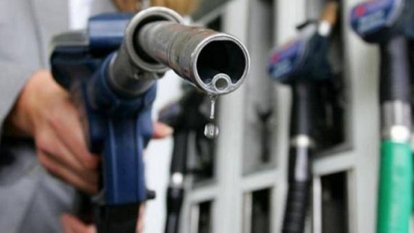 Βενζίνη: Κάτω από δύο ευρώ η αμόλυβδη στα πρατήρια