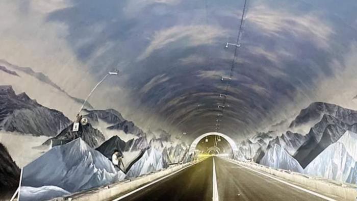 Το πιο εκκεντρικό τούνελ του κόσμου - Σε ταξιδεύει και στις τέσσερις εποχές του χρόνου