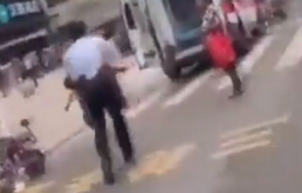 Κίνα: Βίντεο σοκ από το μακελειό στο νηπιαγωγείο – Μεταφέρουν αιμόφυρτα παιδιά στο νοσοκομείο