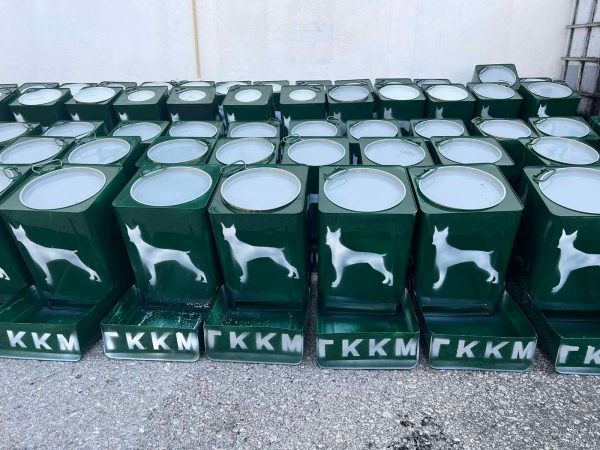 Διακόσιες ταΐστρες αδέσποτων ζώων έφτιαξαν και δώρισαν κρατούμενοι