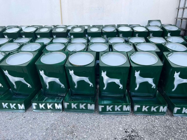 Διακόσιες ταΐστρες αδέσποτων ζώων έφτιαξαν και δώρισαν κρατούμενοι