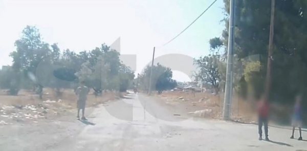 Μενίδι: Ανήλικοι στήνουν μπλόκα σε αυτοκίνητα για να κλέψουν τους οδηγούς